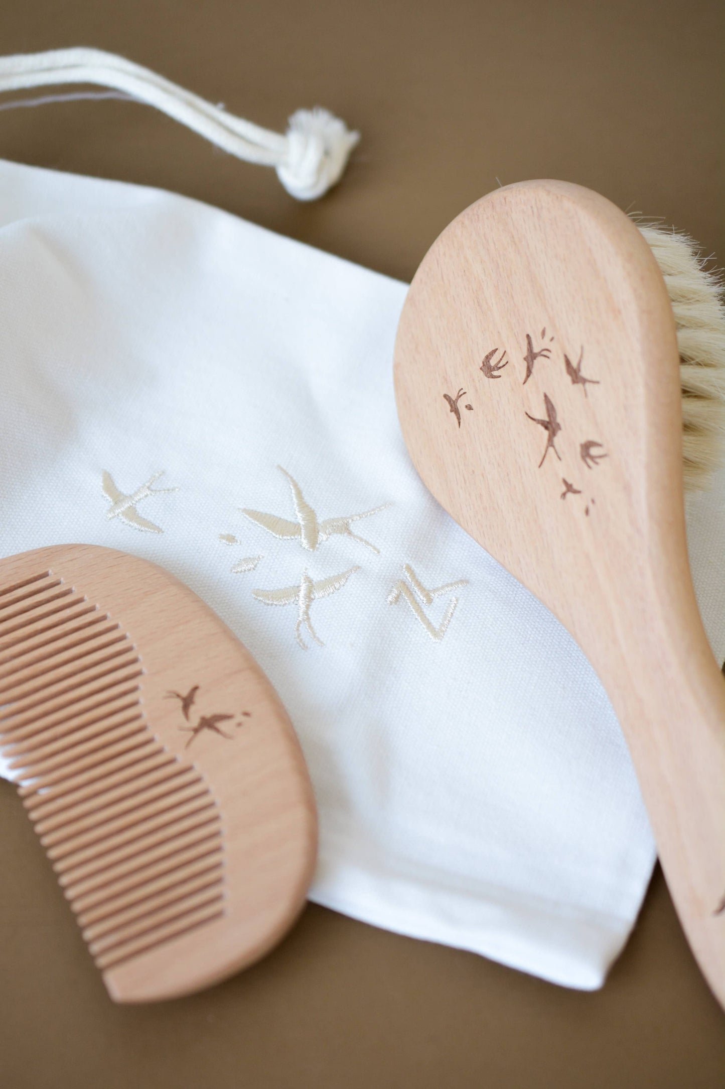 Set Brosse & Peigne « Hirondelles »