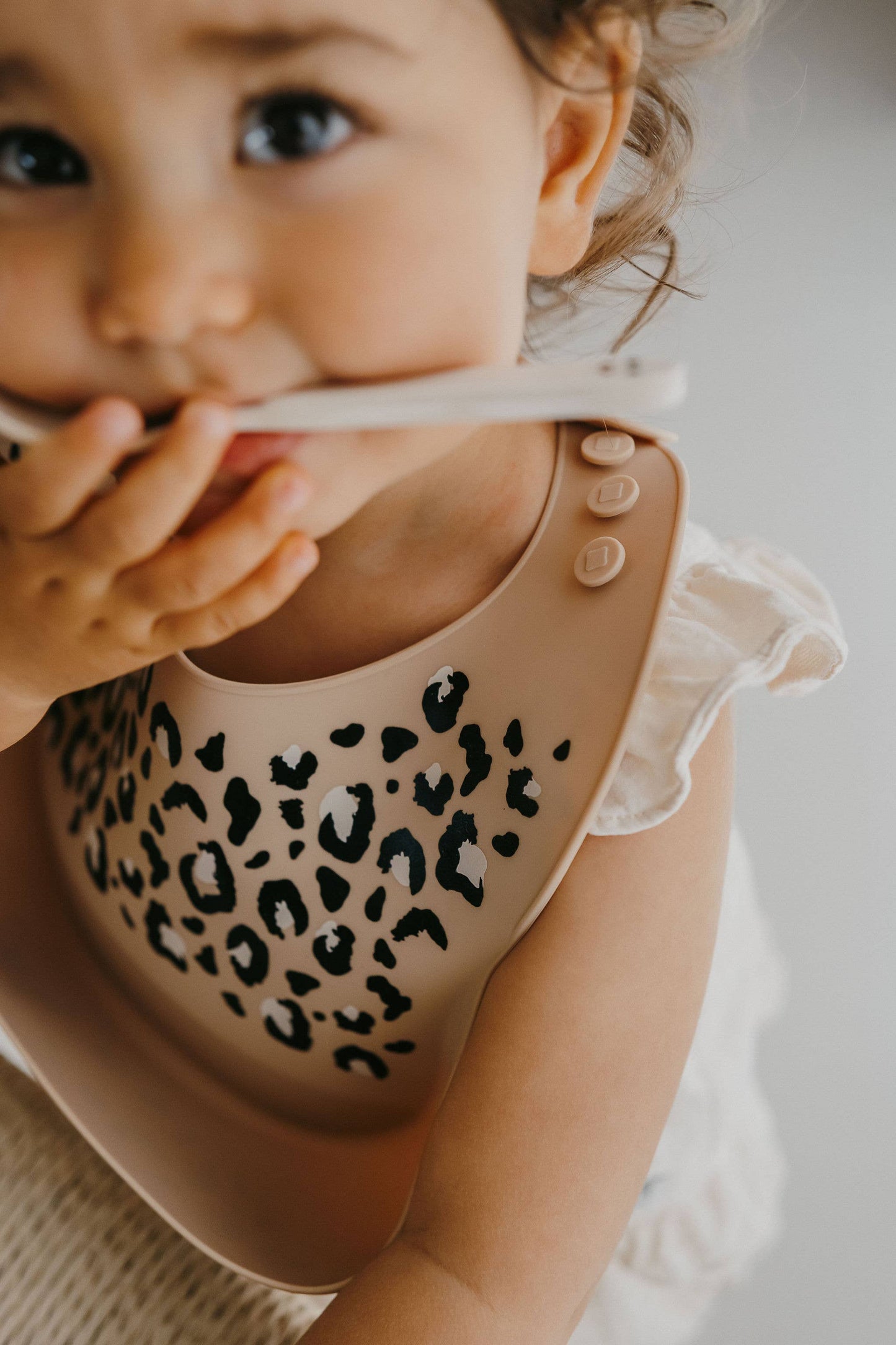 Bavoir en Silicone « Léopard »